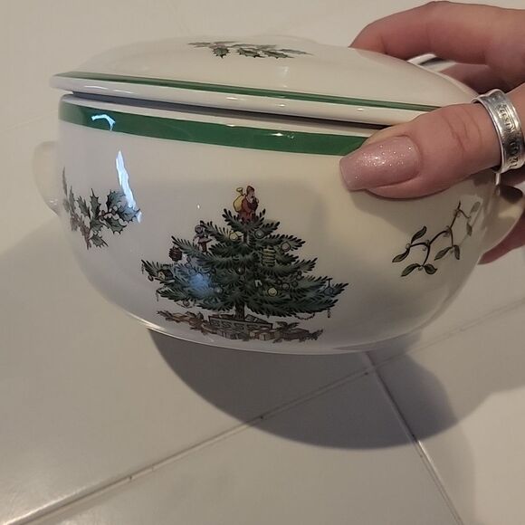 Spode 6 1/2" earthenware covered dish - Picture 2 of 7